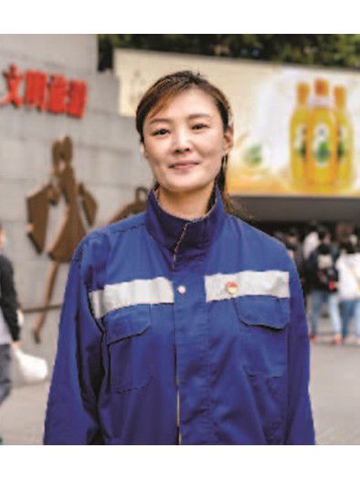 張薇薇(上海市黃浦區車輛停放管理公司班組長) 張薇薇(上海市黃浦區車輛停放管理公司班組長)