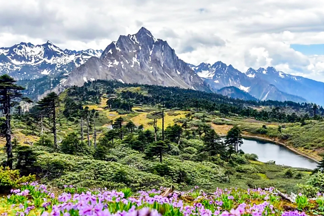 孔雀山(孔雀山徒步路線精華景點之一) 孔雀山(孔雀山徒步路線精華景點之一)
