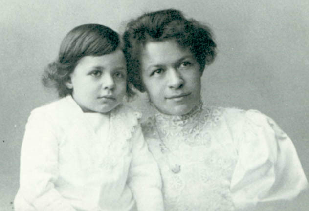 1907年，米列娃和她的兒子漢斯·阿爾伯特。