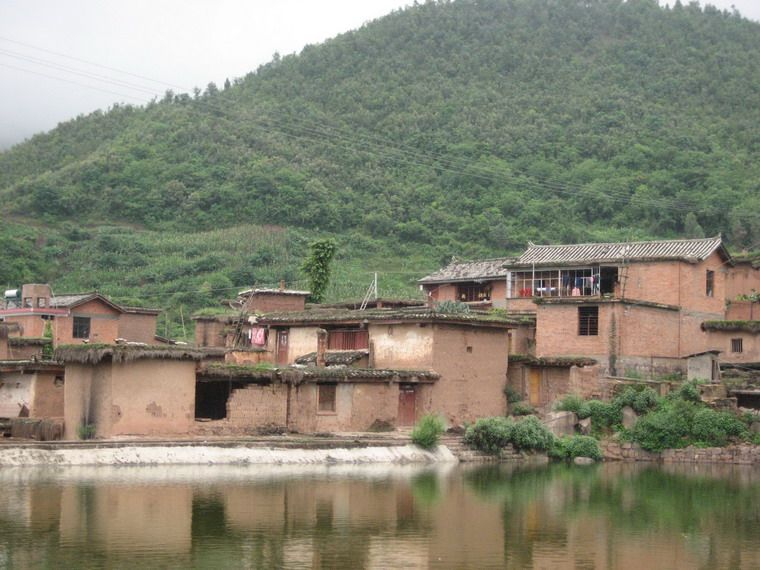 發月箐村 發月箐村
