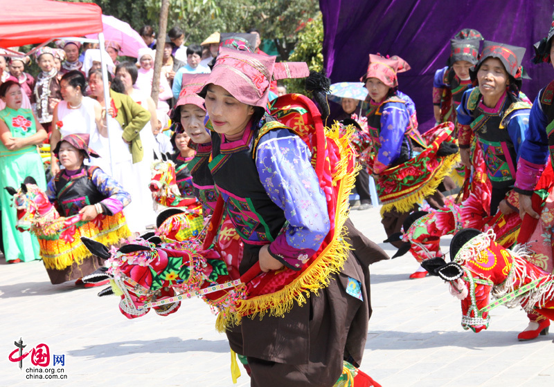 春節期間壯族傳統紙馬舞表演