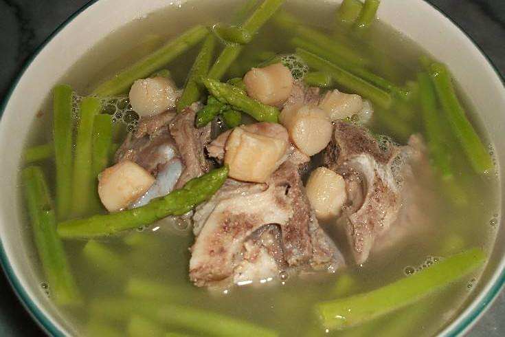 蘆筍雞腿湯 蘆筍雞腿湯