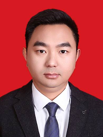 陳登峰(上海賢佑農業專業合作社理事長,上海市第十六屆人大代表) 陳登峰(上海賢佑農業專業合作社理事長,上海市第十六屆人大代表)