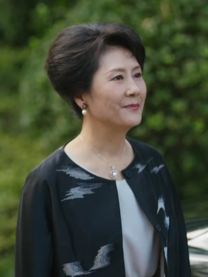 林秀英(都市商戰劇《簡言的夏冬》中的角色) 林秀英(都市商戰劇《簡言的夏冬》中的角色)