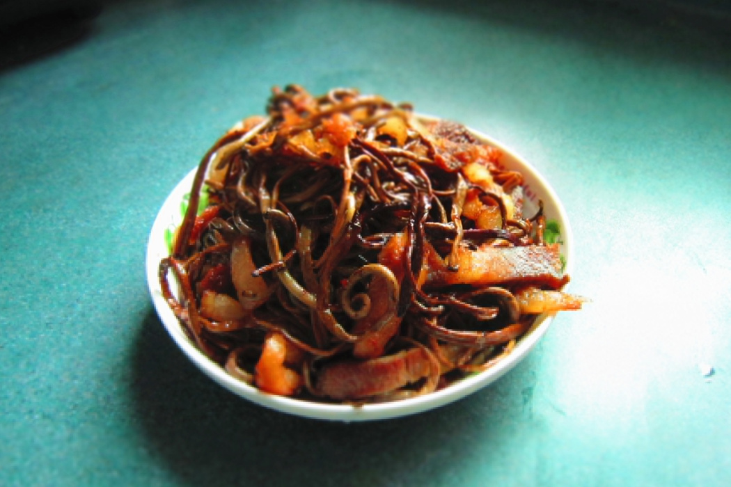 薇菜炒臘肉 薇菜炒臘肉