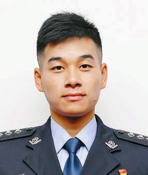 黃俊(上海市公安局黃浦分局交警支隊民警) 黃俊(上海市公安局黃浦分局交警支隊民警)
