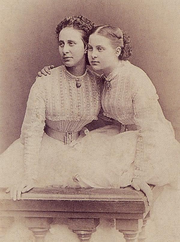 奧爾加（右）和她的母親，1867年