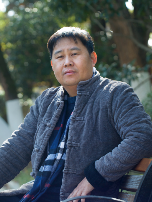徐明亮(江西陶瓷青花點彩技法創始人) 徐明亮(江西陶瓷青花點彩技法創始人)