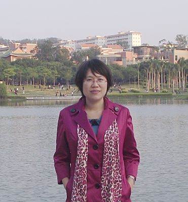 於江霞