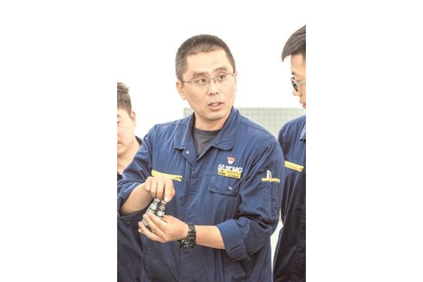 李戈(徐州重型機械有限公司工作人員) 李戈(徐州重型機械有限公司工作人員)