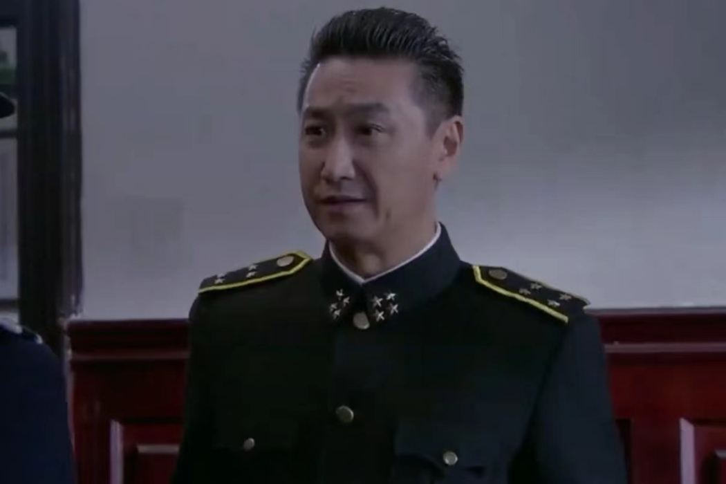 閆東(年代懸疑劇《玲瓏局》中的角色) 閆東(年代懸疑劇《玲瓏局》中的角色)