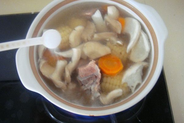 骨頭煲菌菇 骨頭煲菌菇
