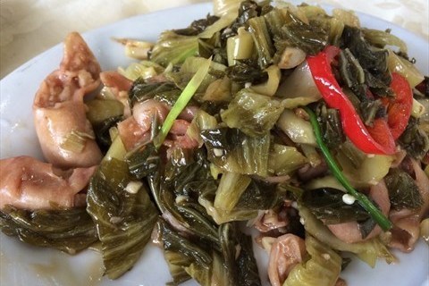酸菜炒鮭魚 酸菜炒鮭魚