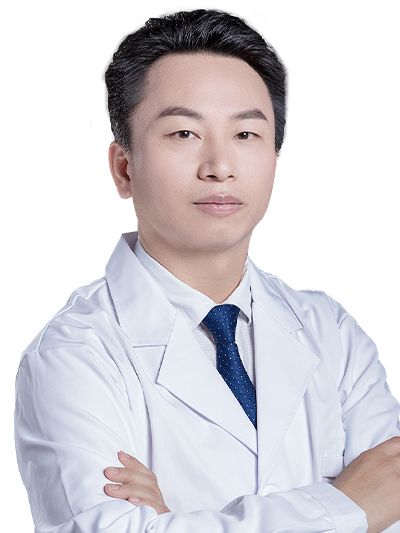 楊雲東(雲南銅雀台整形美容醫院皮膚科技術院長) 楊雲東(雲南銅雀台整形美容醫院皮膚科技術院長)