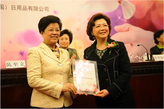 “母親安馨工程”儀式和人大副委員長陳至立