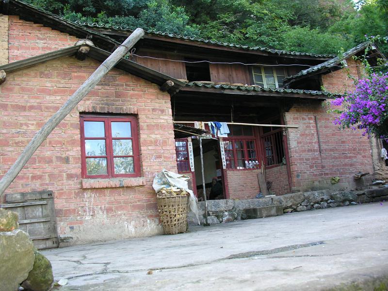 谷律箐村 谷律箐村
