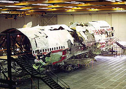 重組中的環球航空公司800號班機殘骸