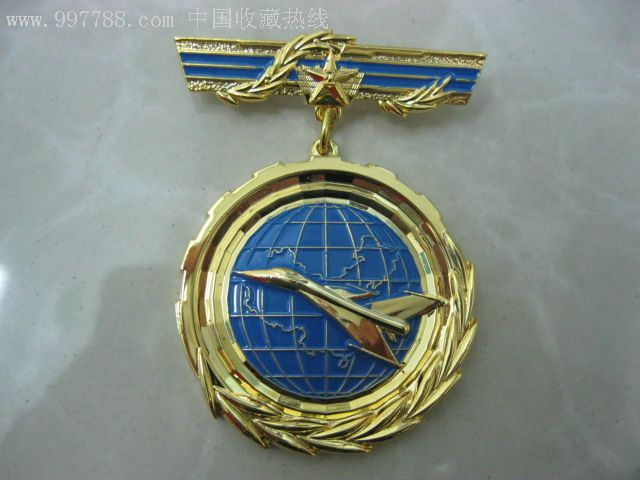 空軍功勳飛行人員金質榮譽獎章