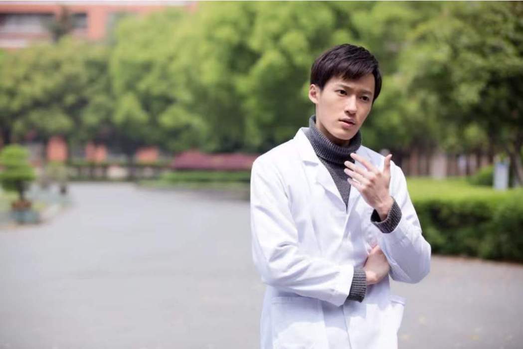 李束 李束