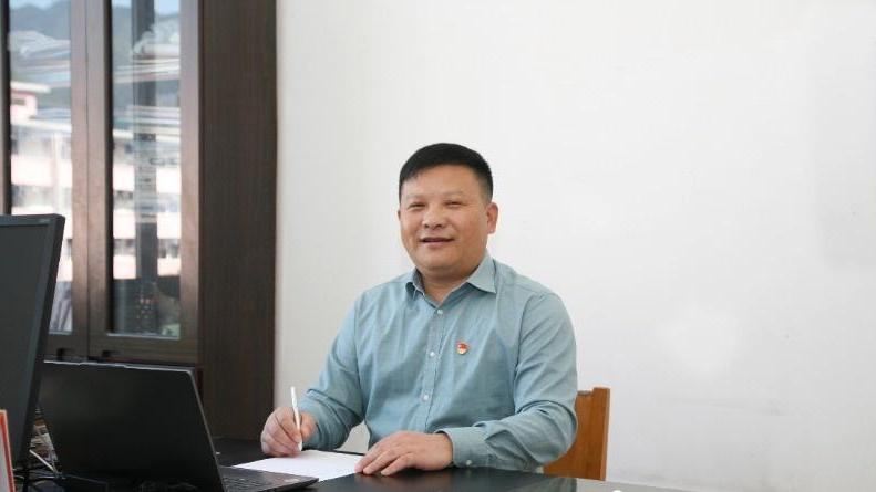王忠誠(炎陵一中原校長) 王忠誠(炎陵一中原校長)
