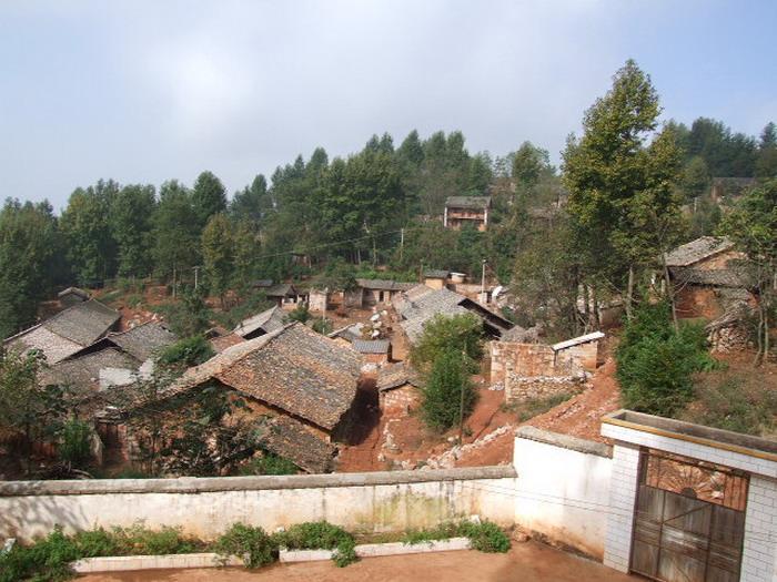 下白岩村(雲南省宣威市寶山鎮下轄村) 下白岩村(雲南省宣威市寶山鎮下轄村)