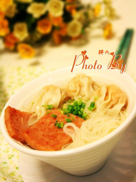 雲吞米粉湯 雲吞米粉湯