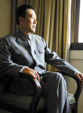 李雪健