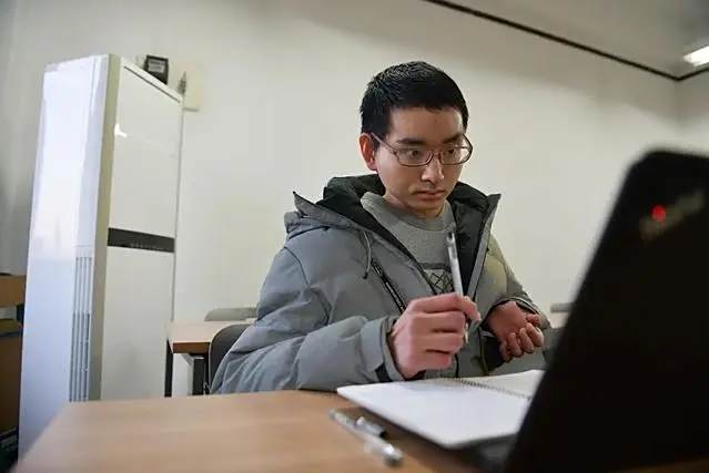 朱曉鵬(清華大學數學系博士生) 朱曉鵬(清華大學數學系博士生)