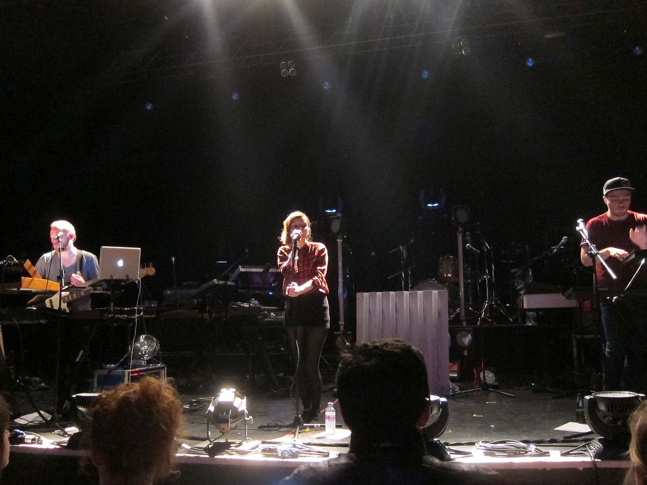 Chvrches在HMV Forum現場，倫敦，2012年