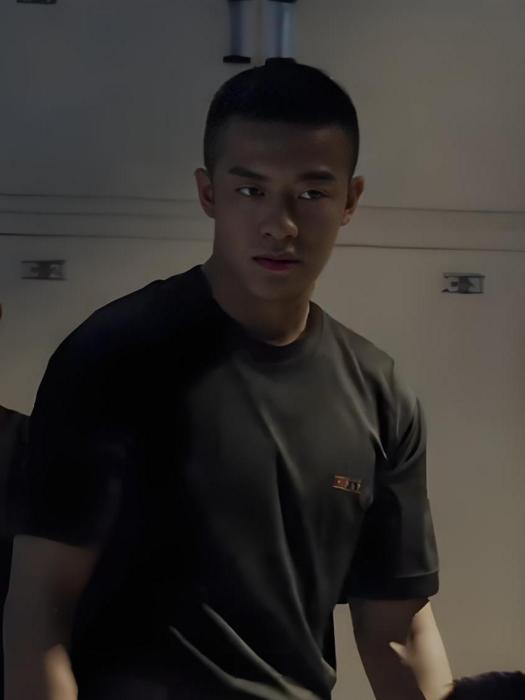周子健(《特戰榮耀》中由蔡心飾演的特勤連副班長) 周子健(《特戰榮耀》中由蔡心飾演的特勤連副班長)