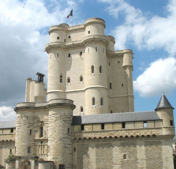 2000年經修復後的溫森城堡主塔外觀