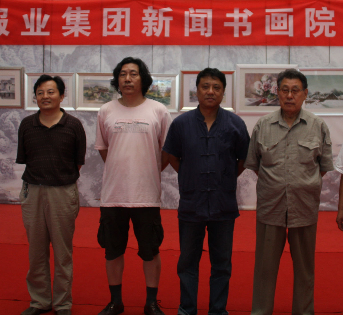 劉文泉（右）出席青島書畫走進泰山展