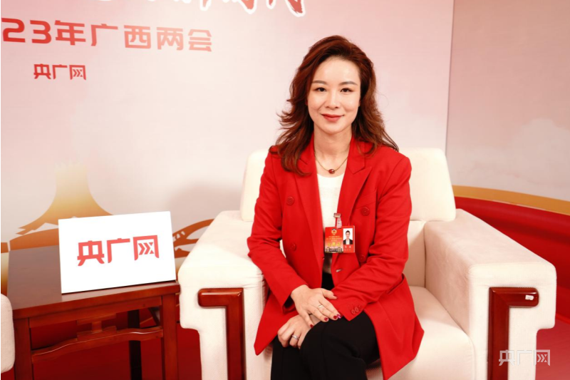 韋茜(廣西壯族自治區政協委員、廣西外國語學院董事長) 韋茜(廣西壯族自治區政協委員、廣西外國語學院董事長)