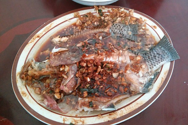 蒜辣燒鯽魚 蒜辣燒鯽魚