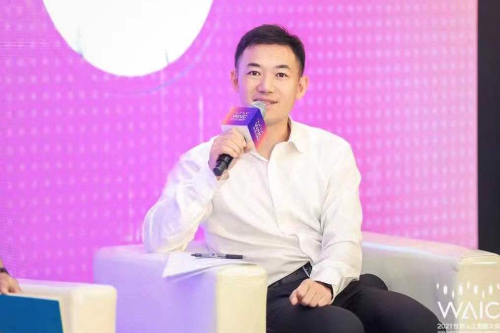 陳敏剛(上海計算機軟體技術開發中心人工智慧治理研究所執行所長、上海市計算機軟體評測重點實驗室副主任) 陳敏剛(上海計算機軟體技術開發中心人工智慧治理研究所執行所長、上海市計算機軟體評測重點實驗室副主任)