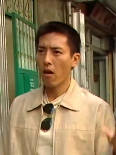 楊家聰(時裝劇《離島特警》中的警察角色,由呂頌賢飾演) 楊家聰(時裝劇《離島特警》中的警察角色,由呂頌賢飾演)