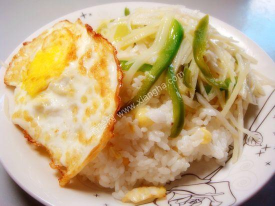 煎蛋蓋澆飯