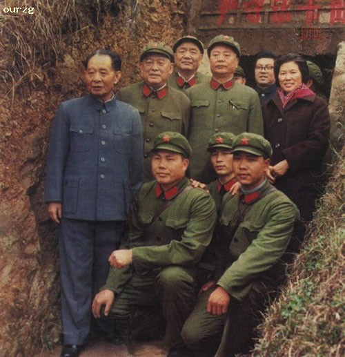 尤太忠（後排左一）在部隊