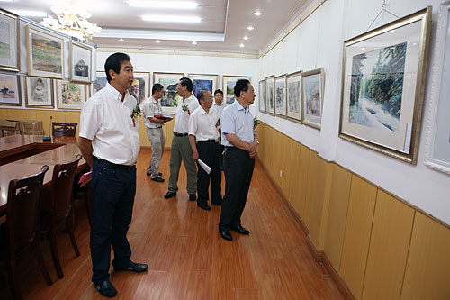 青島市委宣傳部胡紹軍部長參觀新聞書畫院