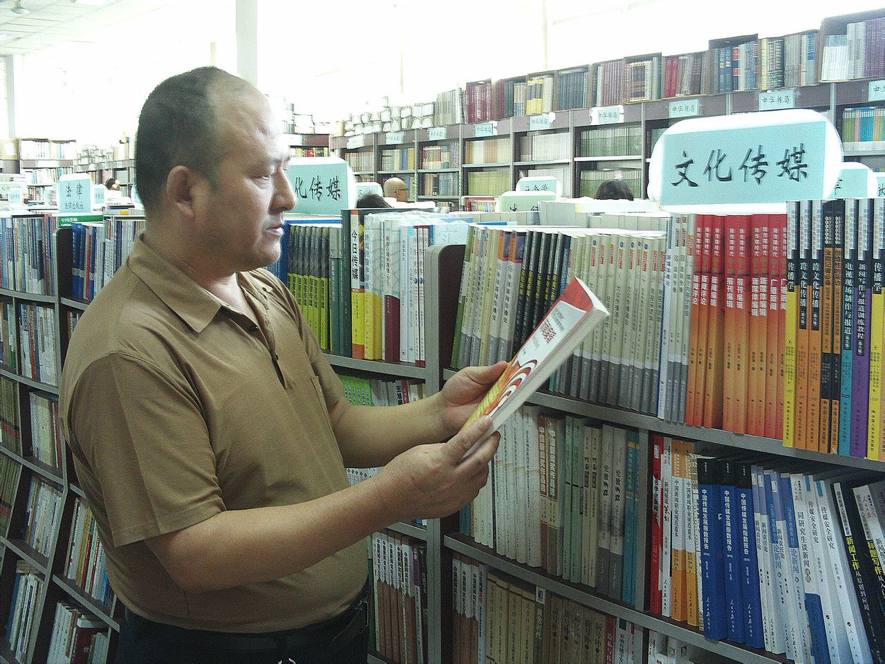 作家劉文韜在書店