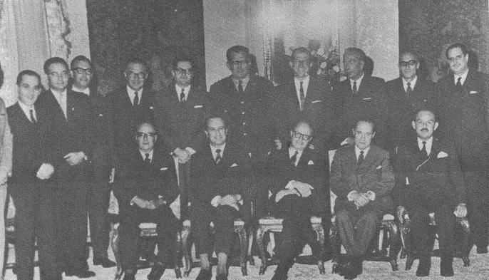 耶拉斯總統和他的內閣成員