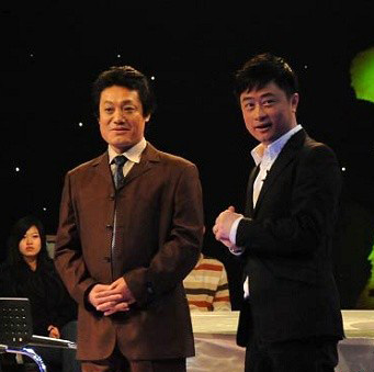 文喜太（左）參加CCTV流金歲月節目現場