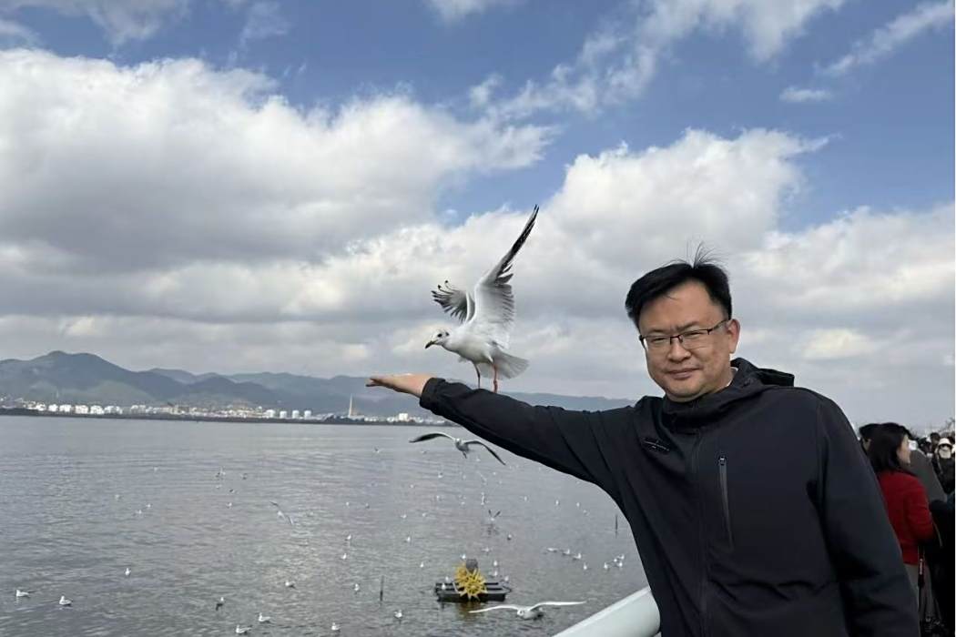 吳迪(桂林電子科技大學建築與交通工程學院副院長) 吳迪(桂林電子科技大學建築與交通工程學院副院長)