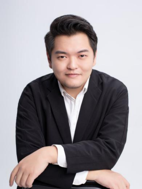 李逸倫(深圳中青寶互動網路股份有限公司總經理、董事長) 李逸倫(深圳中青寶互動網路股份有限公司總經理、董事長)