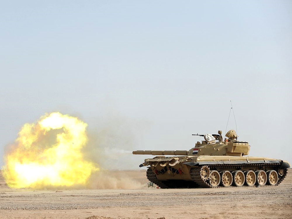 T-72主戰坦克在軍演中開炮