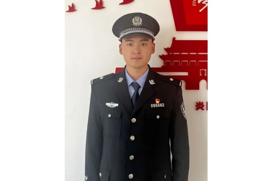 張鵬飛(炎陵站派出所掛職副所長) 張鵬飛(炎陵站派出所掛職副所長)