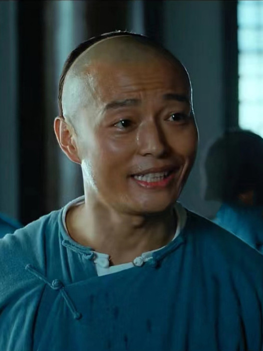 陳雲峰(偶像武俠電影《武神蘇乞兒之黃金海盜》中的角色) 陳雲峰(偶像武俠電影《武神蘇乞兒之黃金海盜》中的角色)