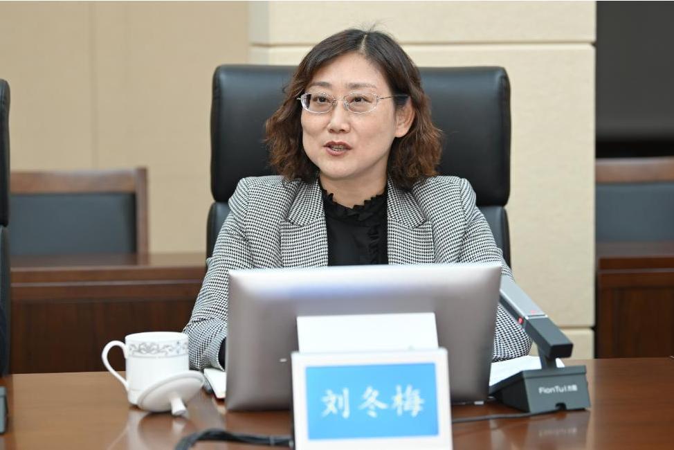 劉冬梅(蘇州中院審判委員會專職委員、政治部副主任) 劉冬梅(蘇州中院審判委員會專職委員、政治部副主任)
