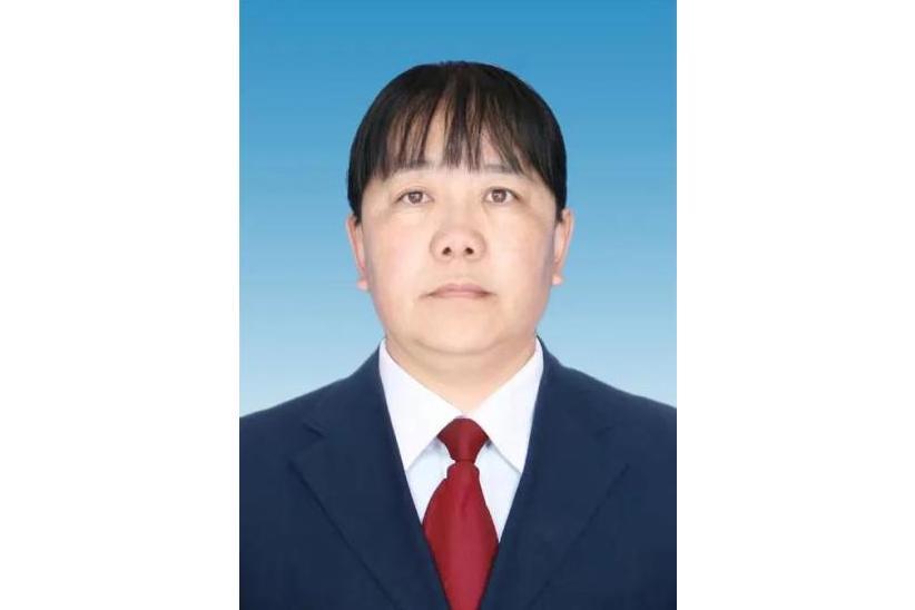 王麗萍(烏蘭察布市察右中旗第二中學教師) 王麗萍(烏蘭察布市察右中旗第二中學教師)