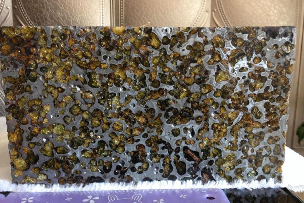 石鐵隕石(pallasite) 石鐵隕石(pallasite)